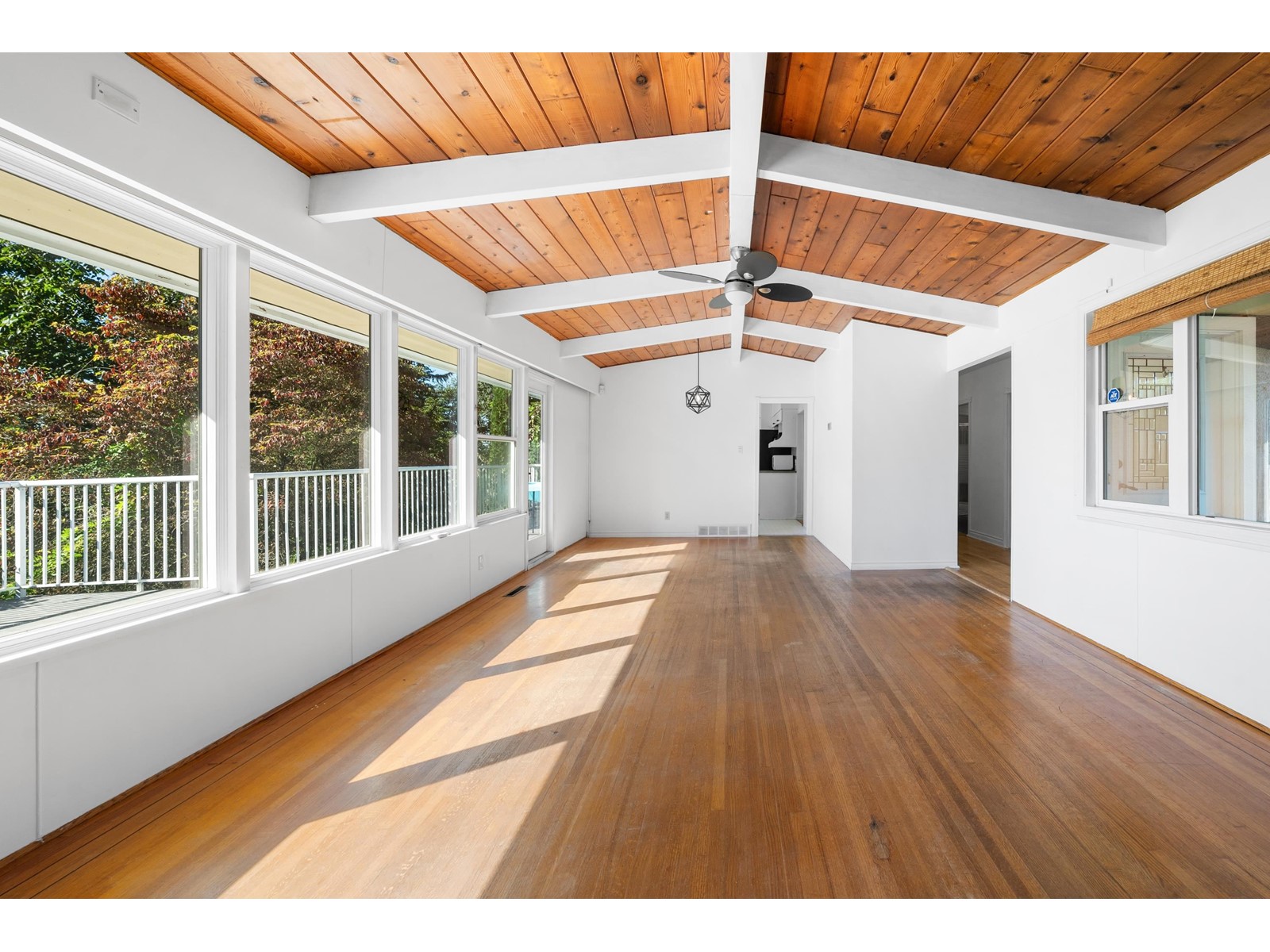 Property at 32870 2ND AVENUE image 3