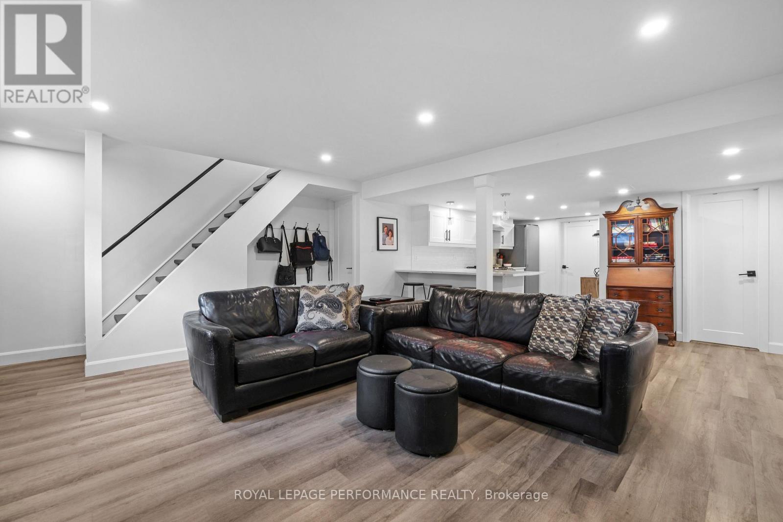 64 Crystal Beach Drive, Ottawa, Ontario  K2H 5N1 - Photo 27 - X12129048