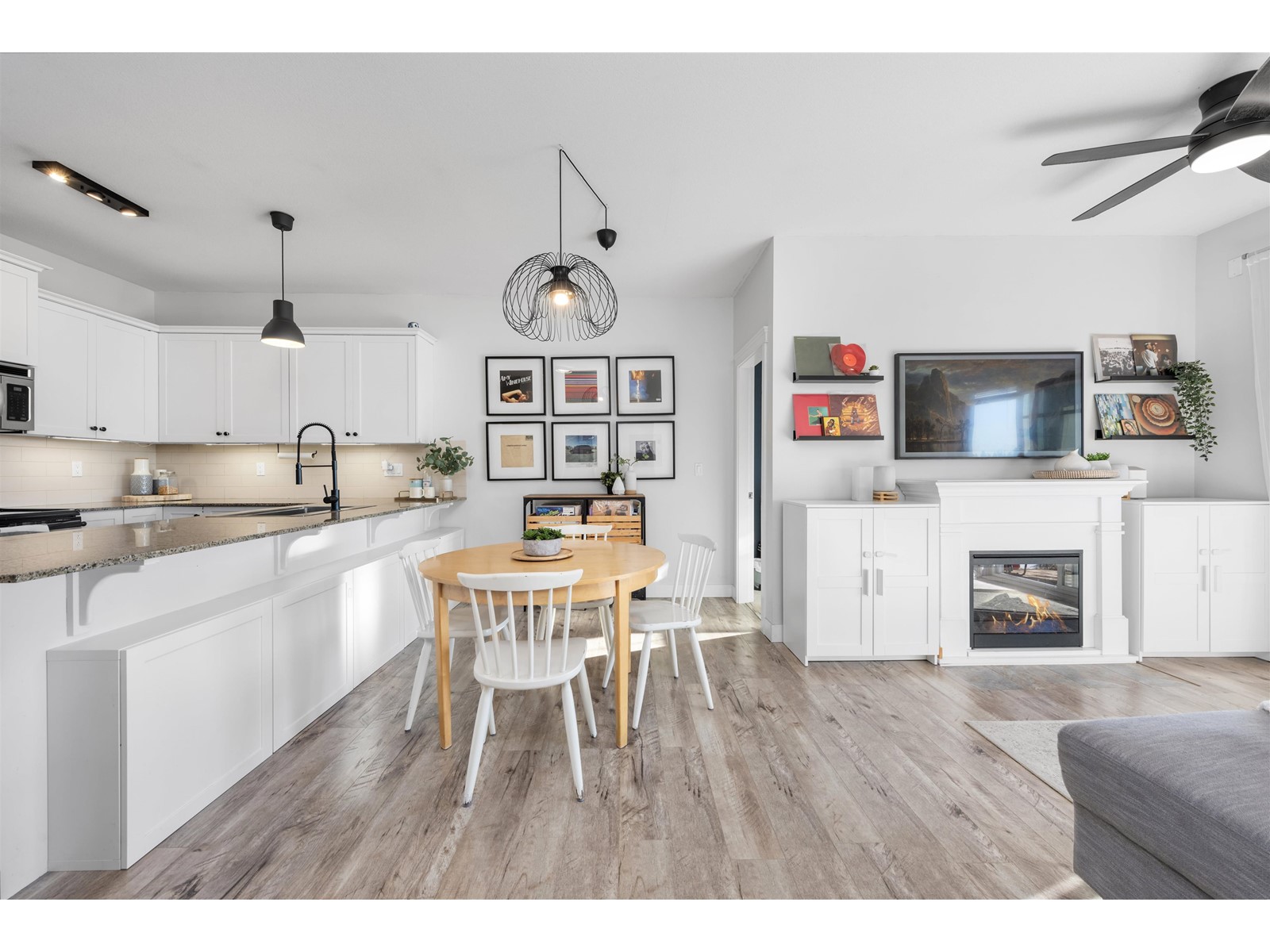 408 17712 57A AVENUE, surrey, British Columbia