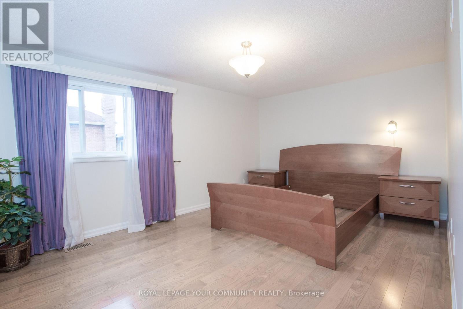 90 Carnival Court, Toronto (Westminster-Branson), Ontario  M2R 3T8 - Photo 8 - C12129020