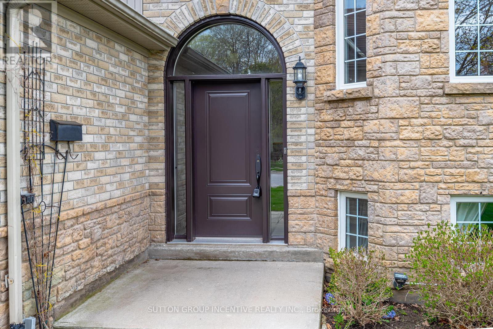 78 Howard Road, Newmarket, Ontario  L3Y 3G7 - Photo 4 - N12009133