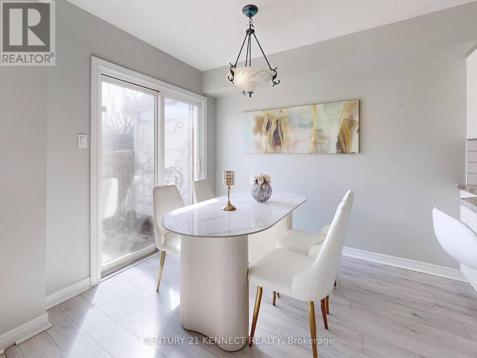 249 Stanley Street, Barrie, Ontario  L4M 7G2 - Photo 11 - S12129013