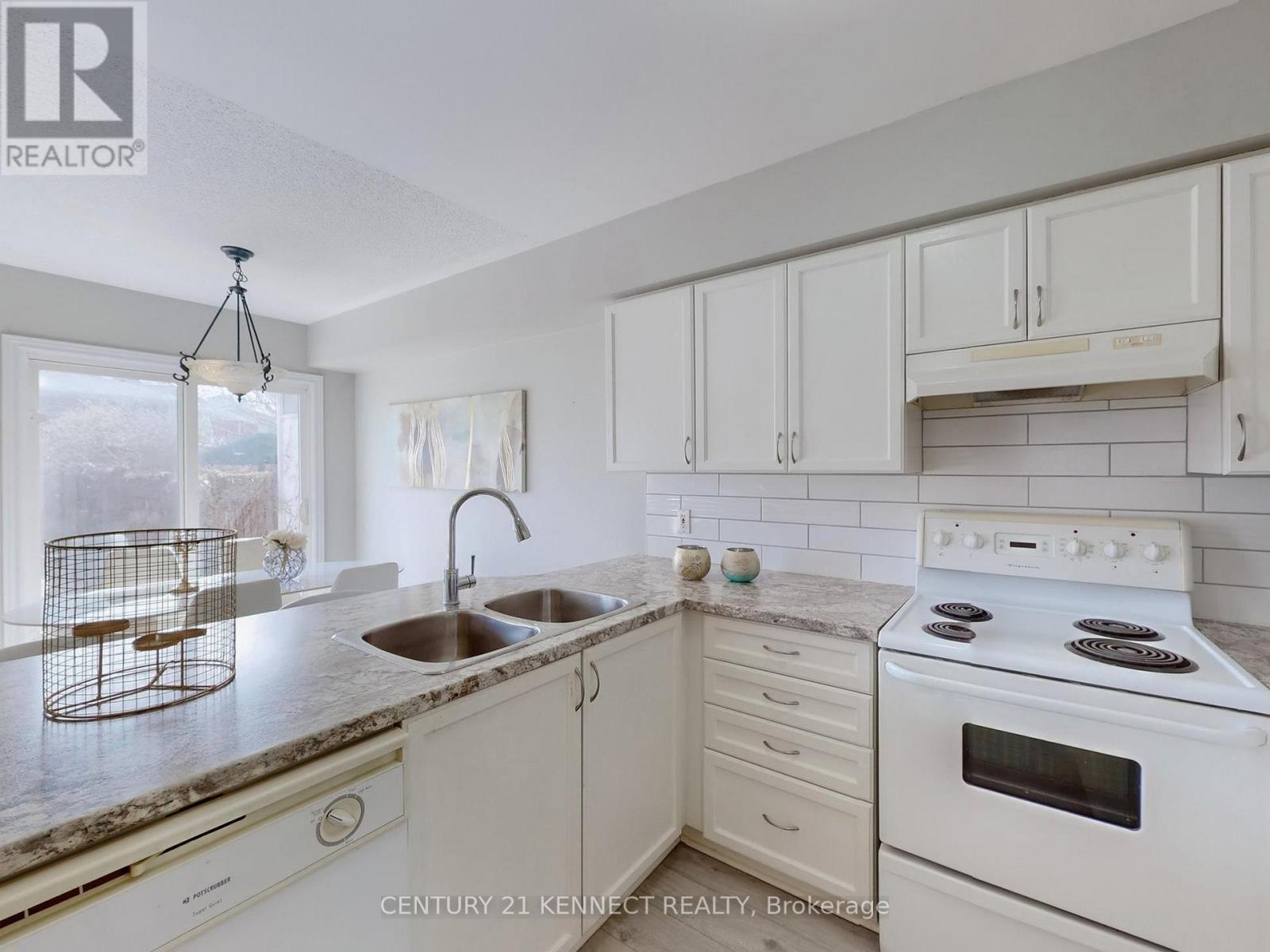 249 Stanley Street, Barrie, Ontario  L4M 7G2 - Photo 15 - S12129013