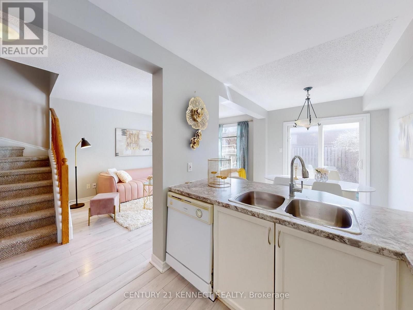 249 Stanley Street, Barrie, Ontario  L4M 7G2 - Photo 16 - S12129013