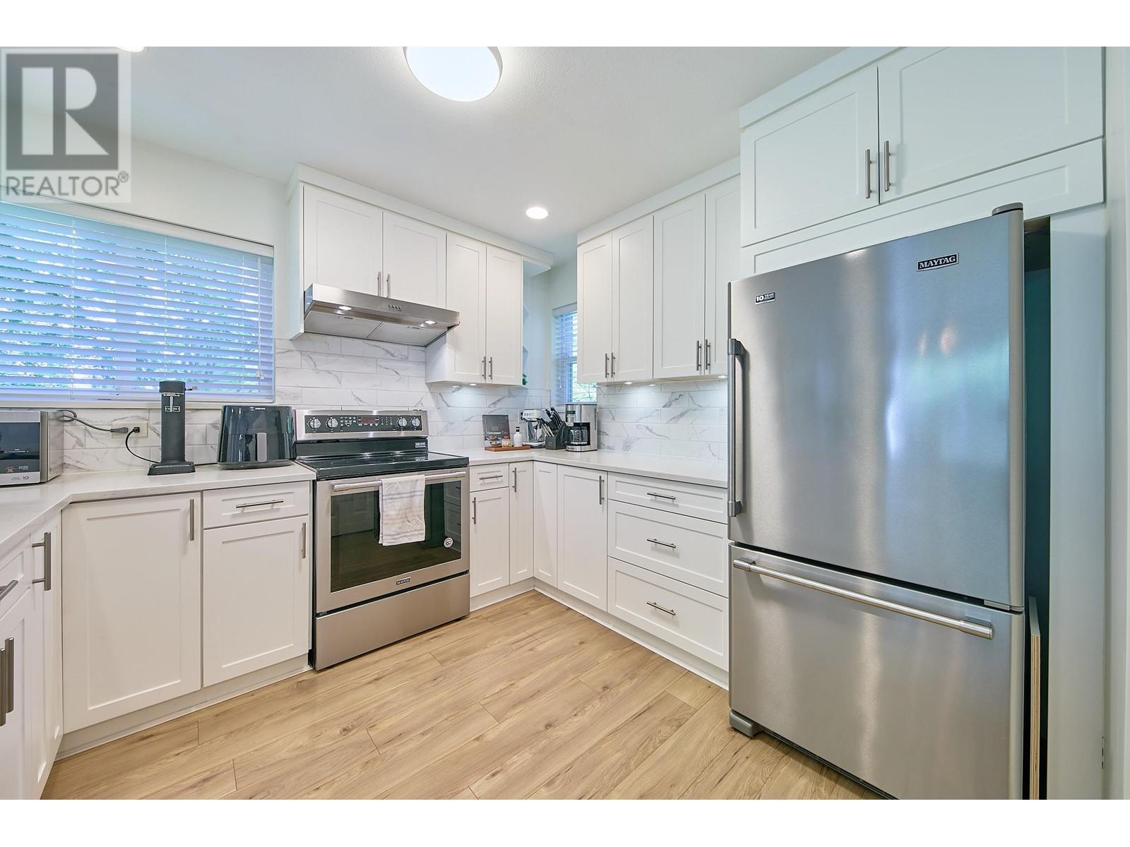 128 Shoreline Circle, Port Moody, British Columbia  V3H 5B3 - Photo 6 - R2998807