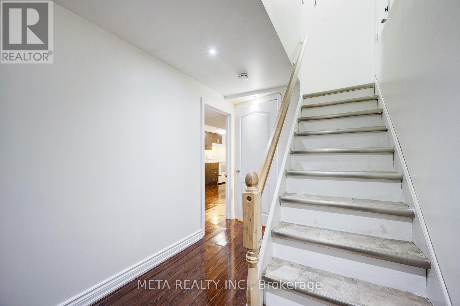 24 Horseshoe Court, Brampton, Ontario  L6S 1S1 - Photo 20 - W12129049