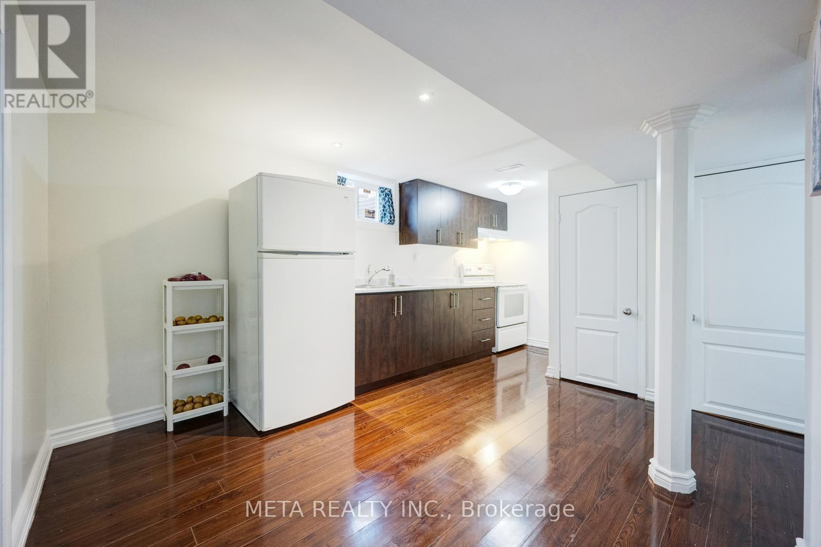 24 Horseshoe Court, Brampton, Ontario  L6S 1S1 - Photo 21 - W12129049