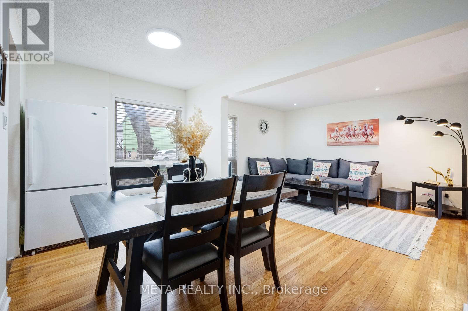 24 Horseshoe Court, Brampton, Ontario  L6S 1S1 - Photo 7 - W12129049