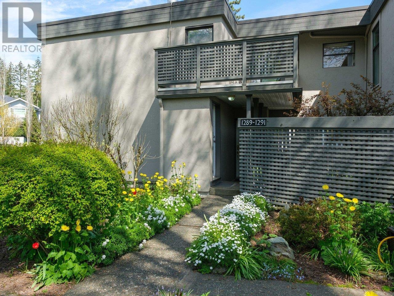 1291 Plateau Drive, North Vancouver, British Columbia  V7P 2J3 - Photo 3 - R2992284