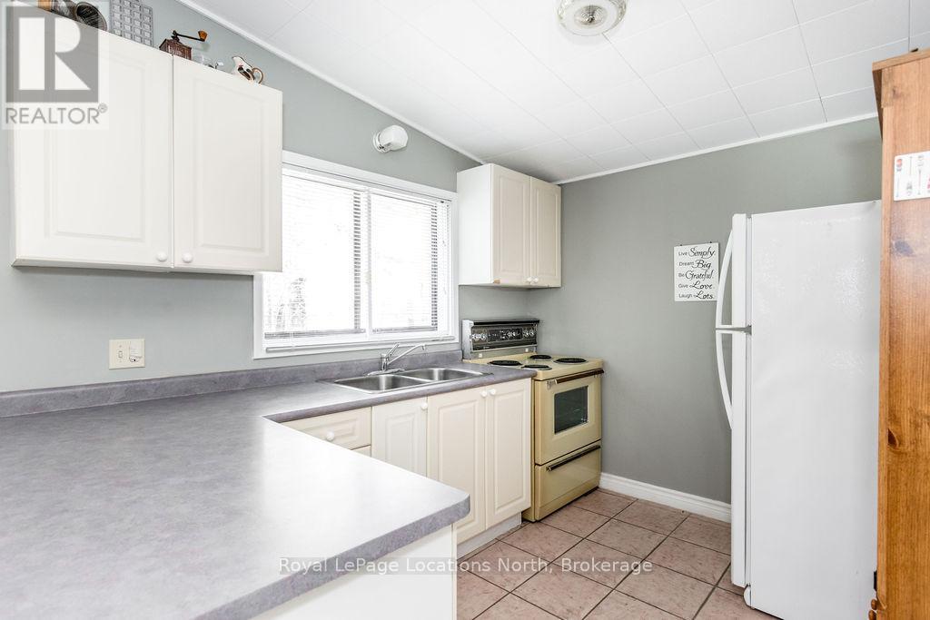 102 35th Street N, Wasaga Beach, Ontario  L9Z 2B7 - Photo 4 - S12129075