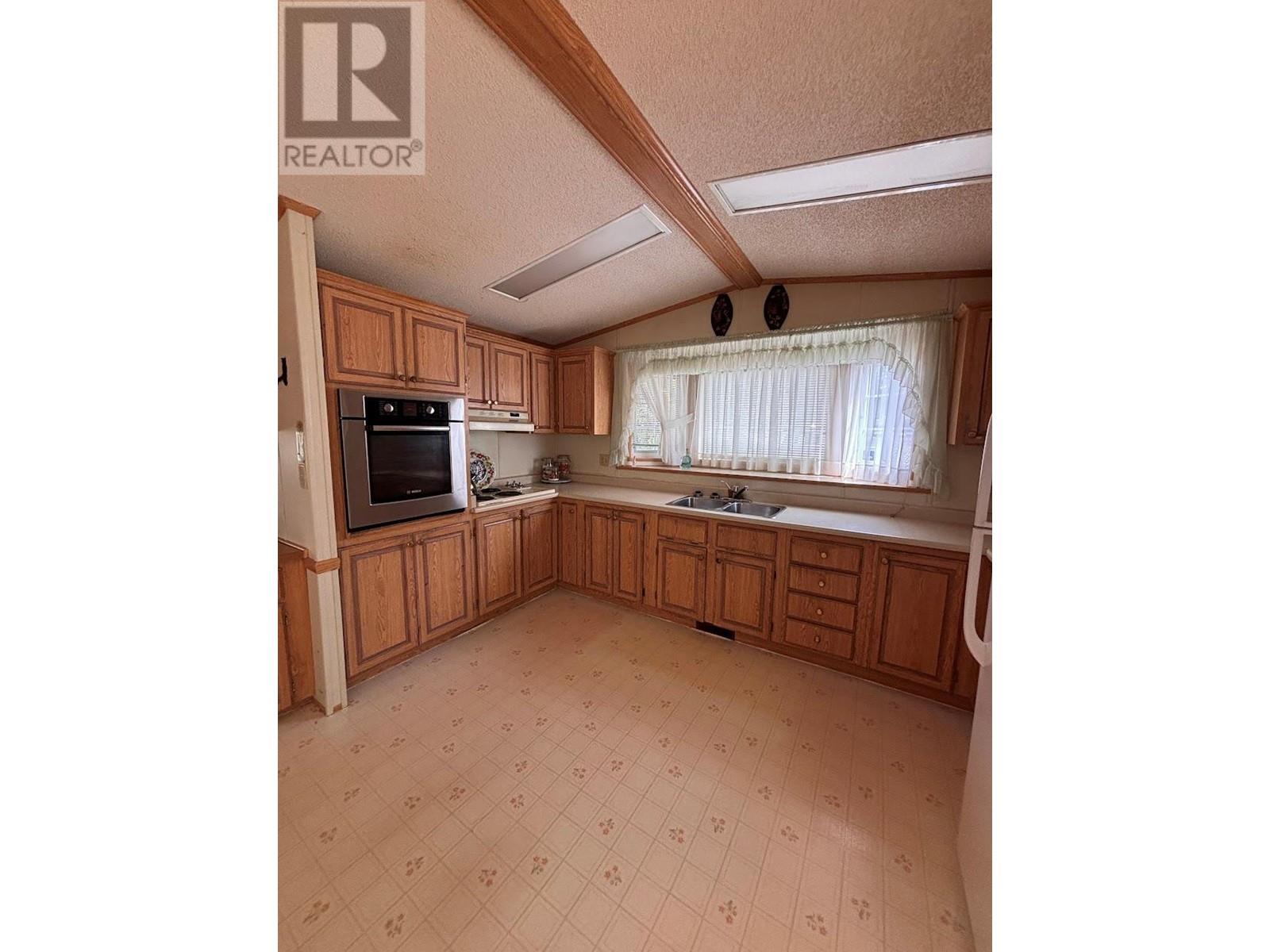 1555 Howe Road Unit# 6, Kamloops, British Columbia  V1S 1M1 - Photo 3 - 10344754