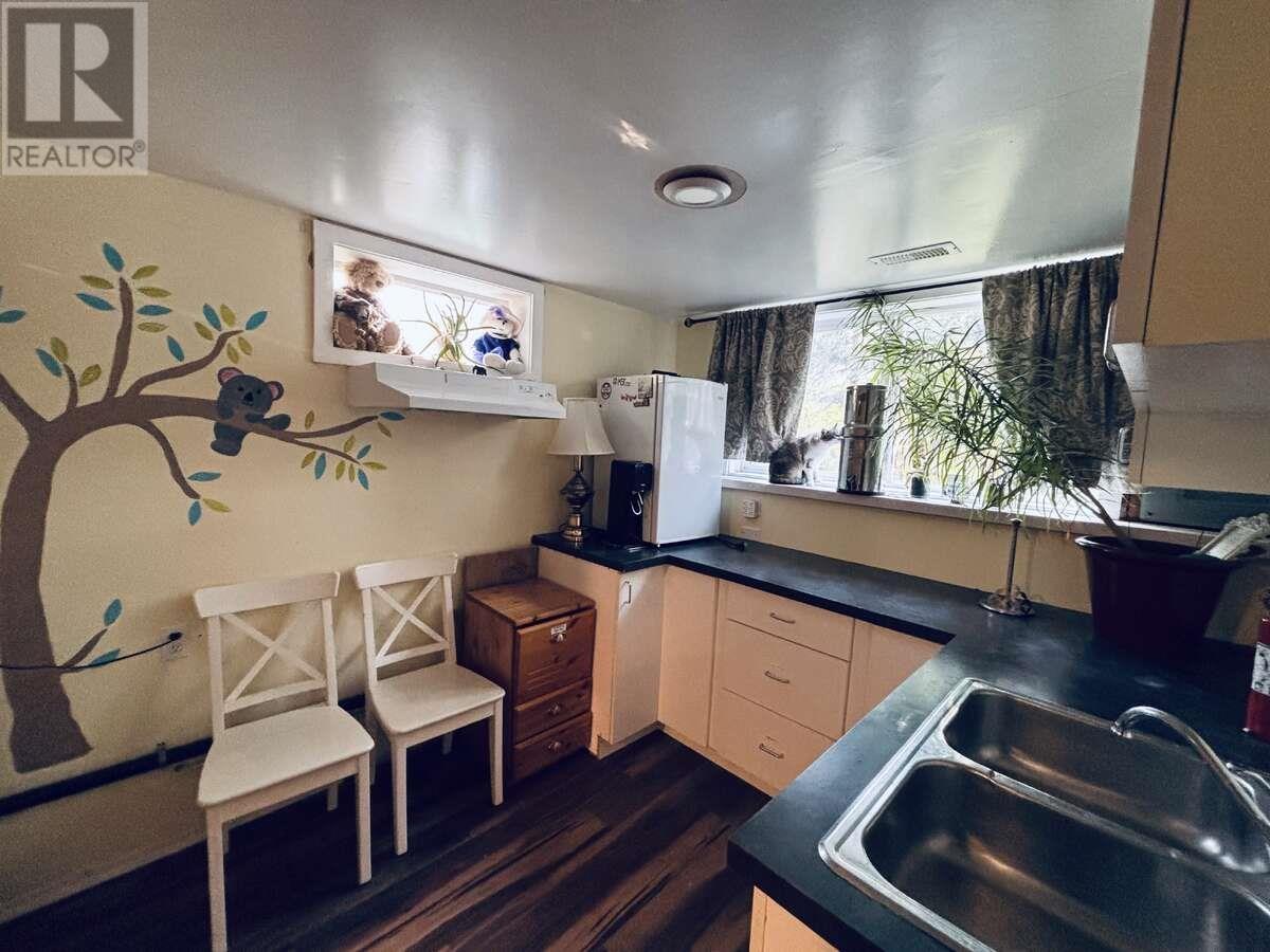 4920 AGAR AVENUE Terrace Photo 10