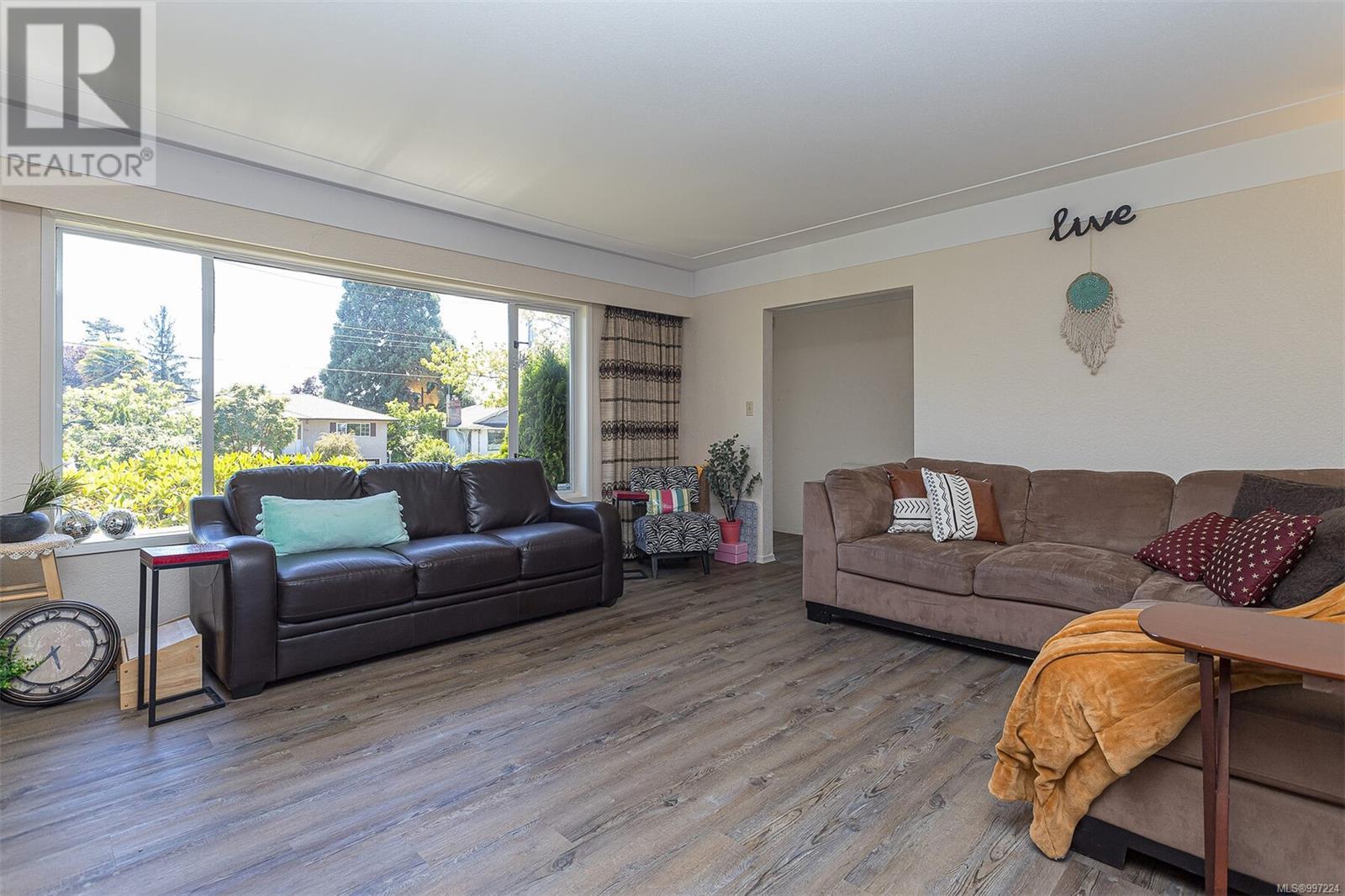 Property at 1760 Mortimer St image 4