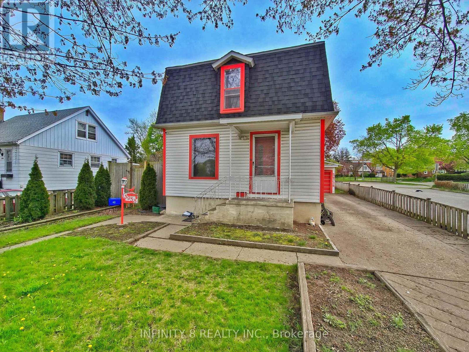 5958 Summer Street, Niagara Falls (Hospital), Ontario  L2G 1M3 - Photo 2 - X12129096