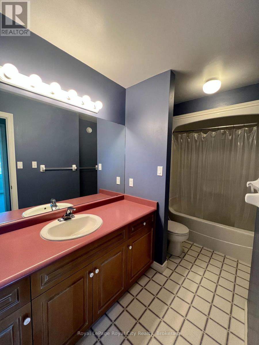 287 Clair Road E, Guelph (Pineridge/westminster Woods), Ontario  N1L 1H1 - Photo 16 - X12129099