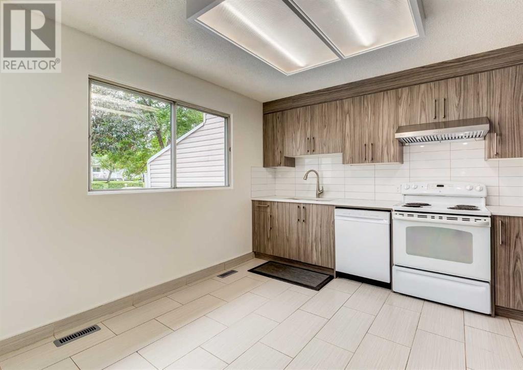 Property at 415 40 Street NE image 4