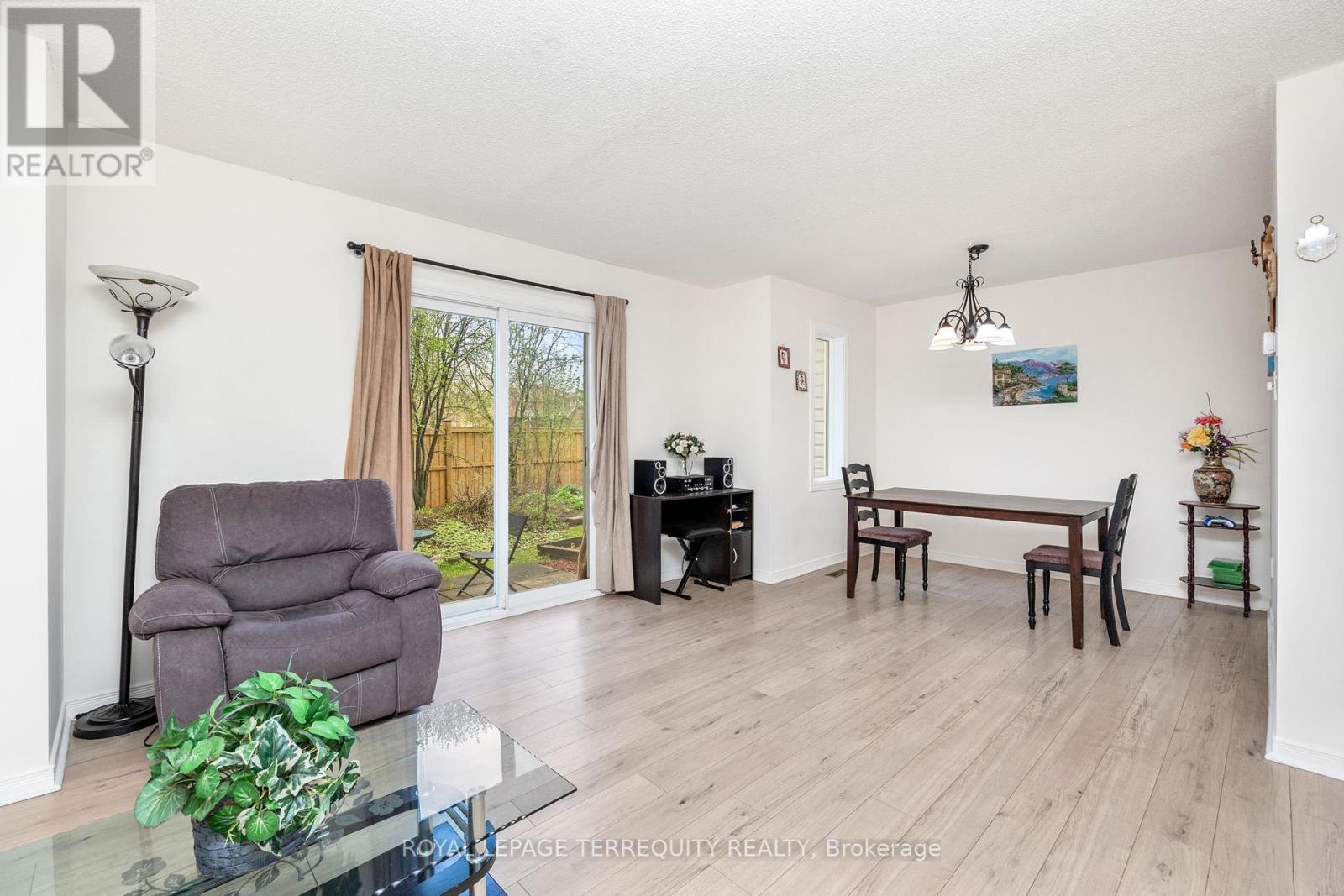 3 - 2021 Sixth Line, Oakville, Ontario  L6H 4S2 - Photo 4 - W12111553