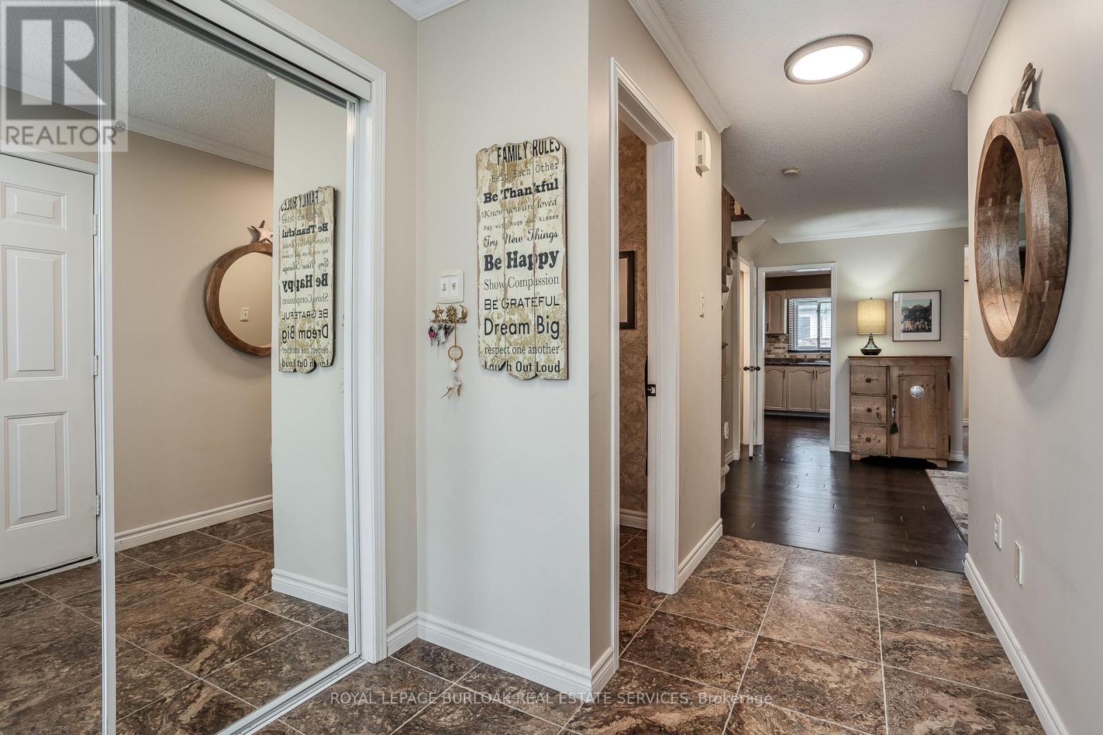 10 - 2022 Atkinson Drive, Burlington (Rose), Ontario  L7M 4H6 - Photo 5 - W12129090