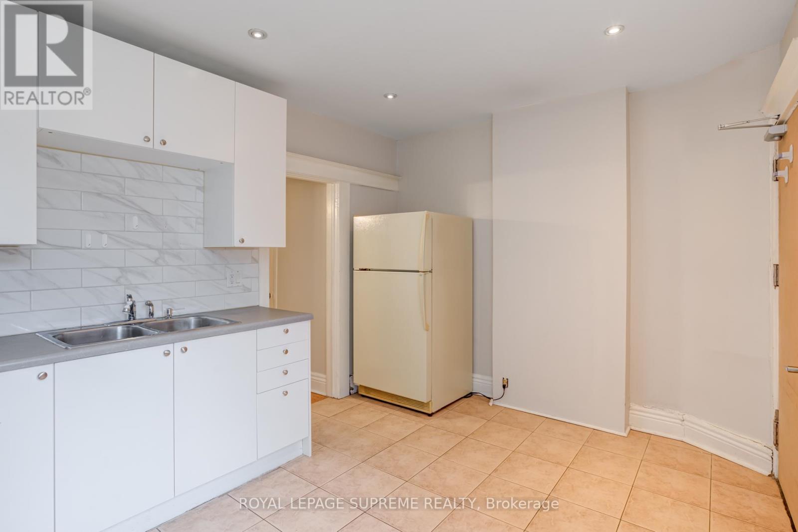 443 Pacific Avenue, Toronto, Ontario  M6P 2R3 - Photo 12 - W12129098
