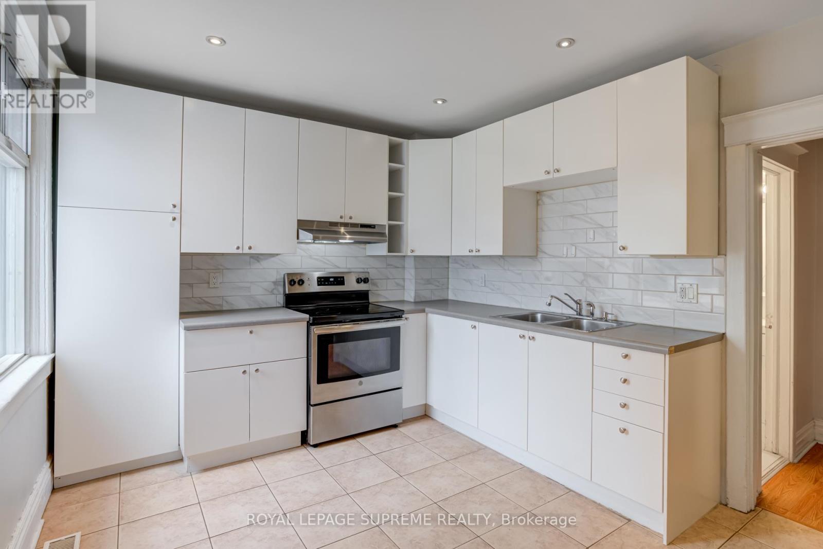 443 Pacific Avenue, Toronto, Ontario  M6P 2R3 - Photo 13 - W12129098