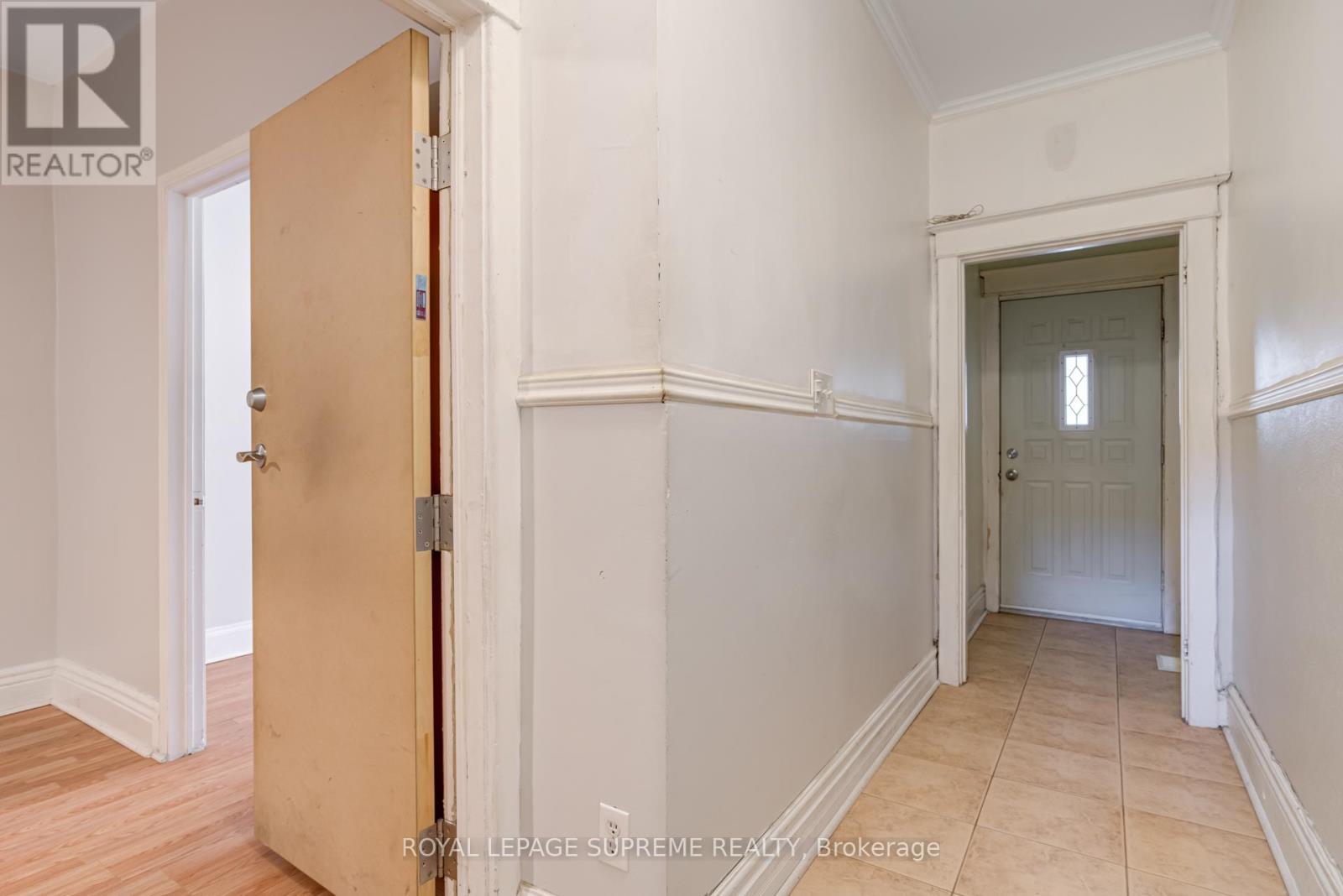 443 Pacific Avenue, Toronto, Ontario  M6P 2R3 - Photo 5 - W12129098