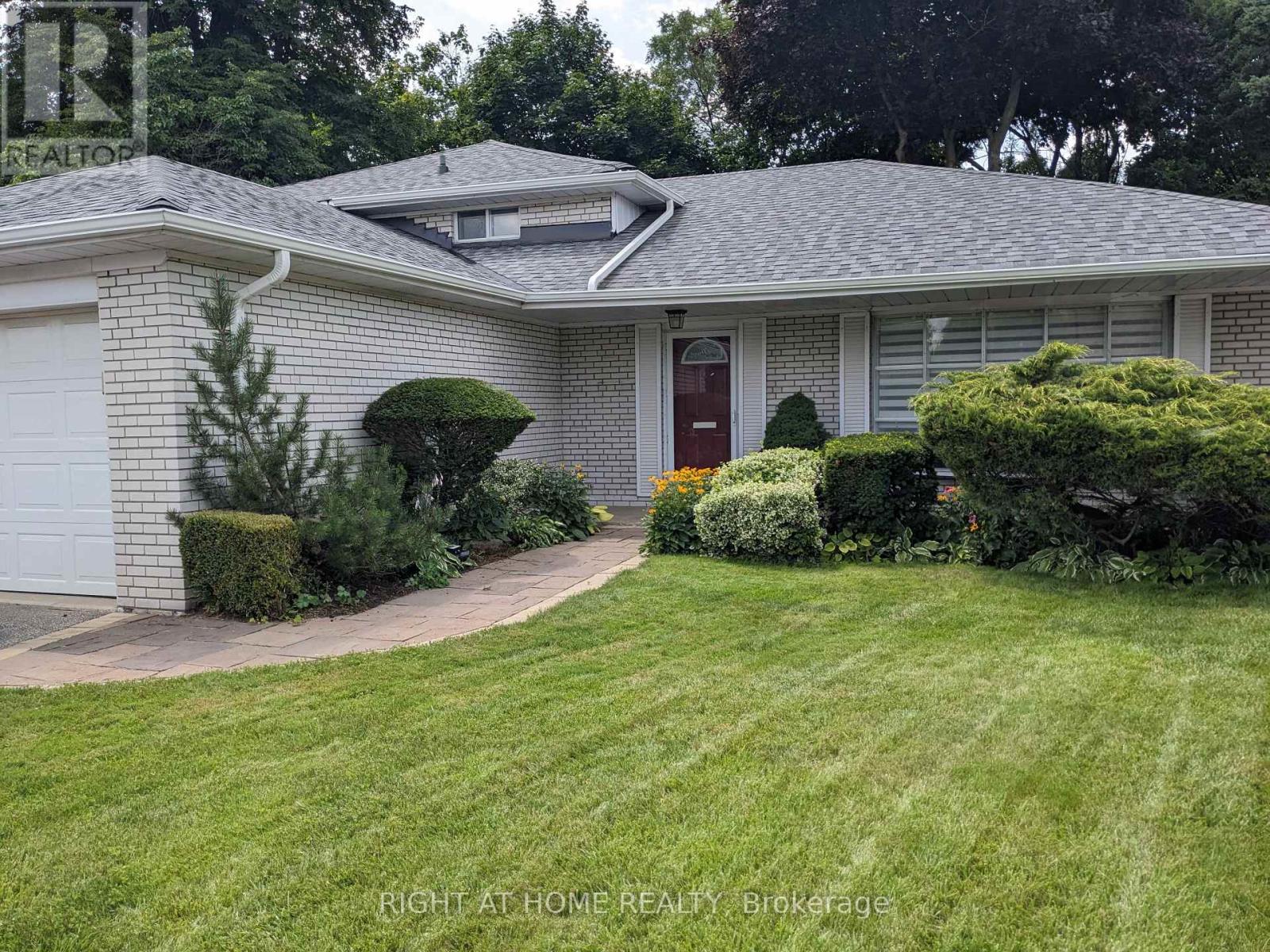 Property at 22 PYLON PLACE image 3