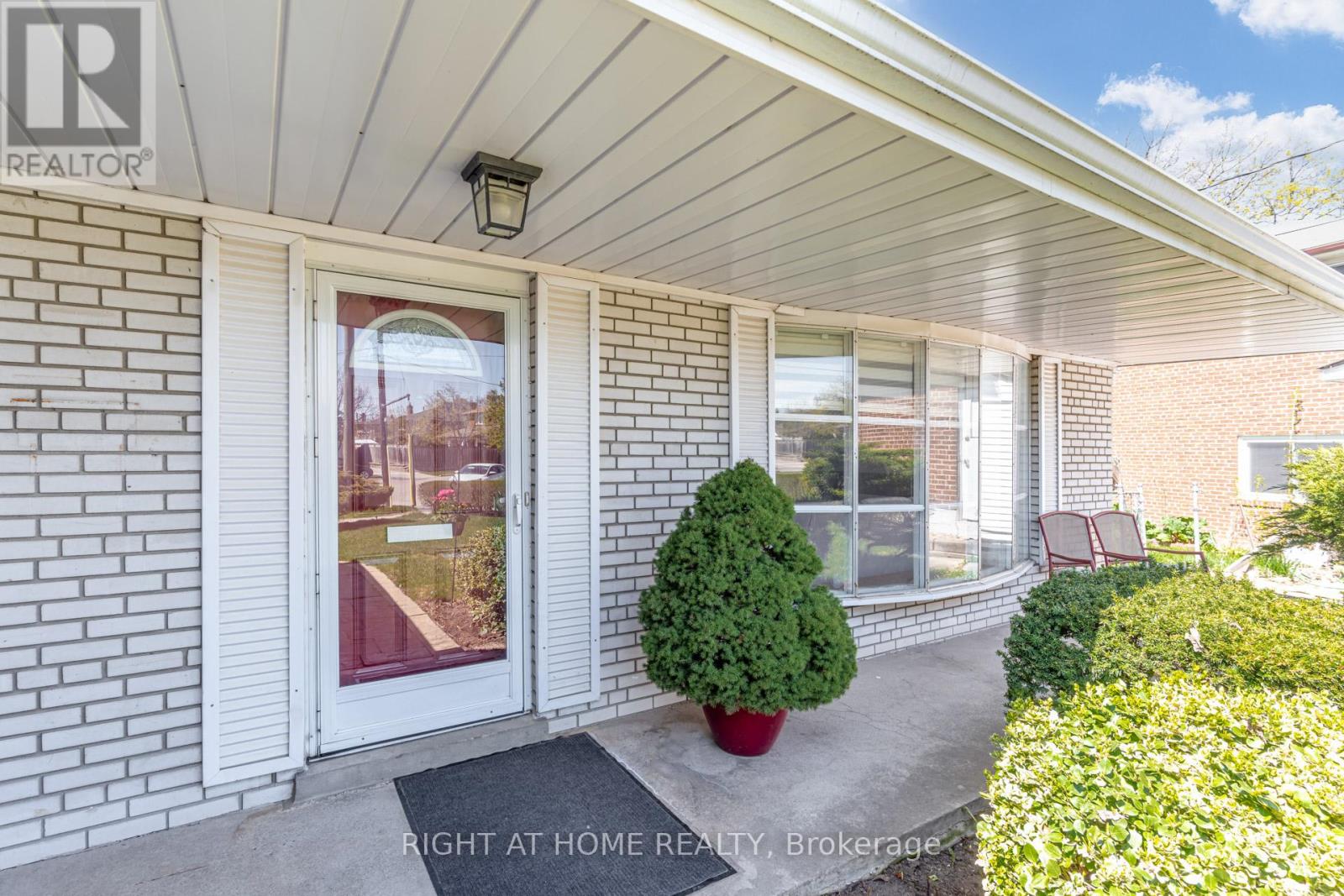 Property at 22 PYLON PLACE image 5