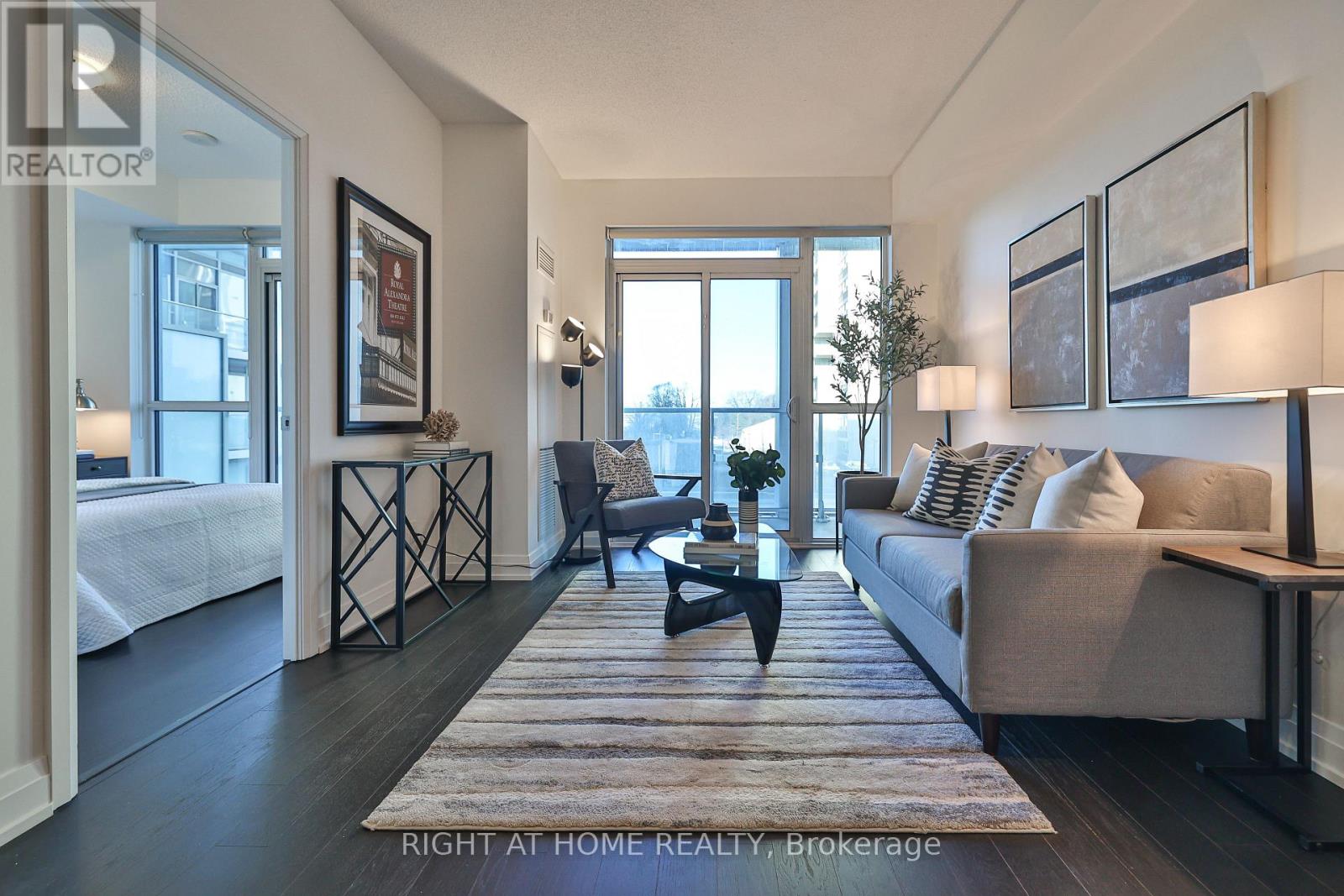 209 - 65 Speers Road, Oakville, Ontario  L6K 0J1 - Photo 14 - W12129129