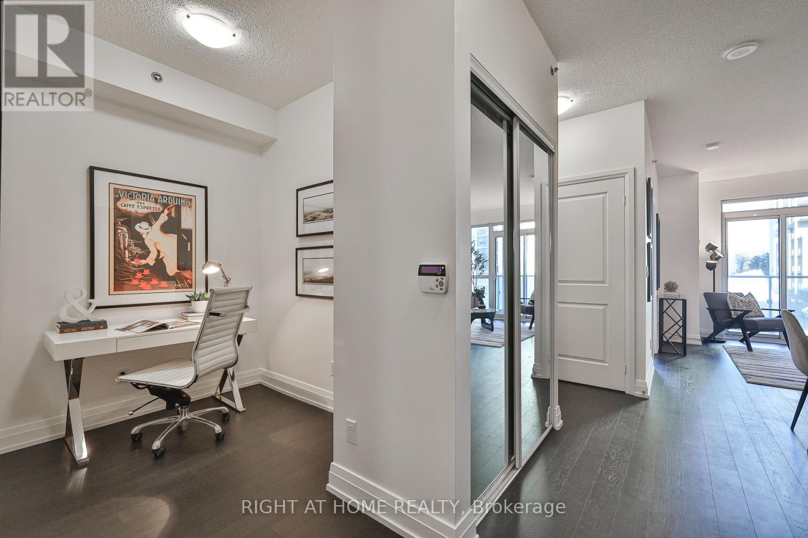 209 - 65 Speers Road, Oakville, Ontario  L6K 0J1 - Photo 21 - W12129129