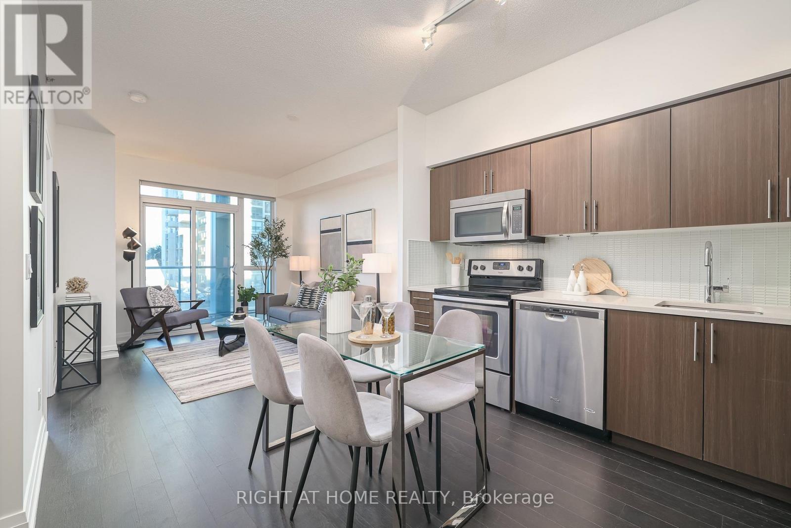 209 - 65 Speers Road, Oakville, Ontario  L6K 0J1 - Photo 6 - W12129129