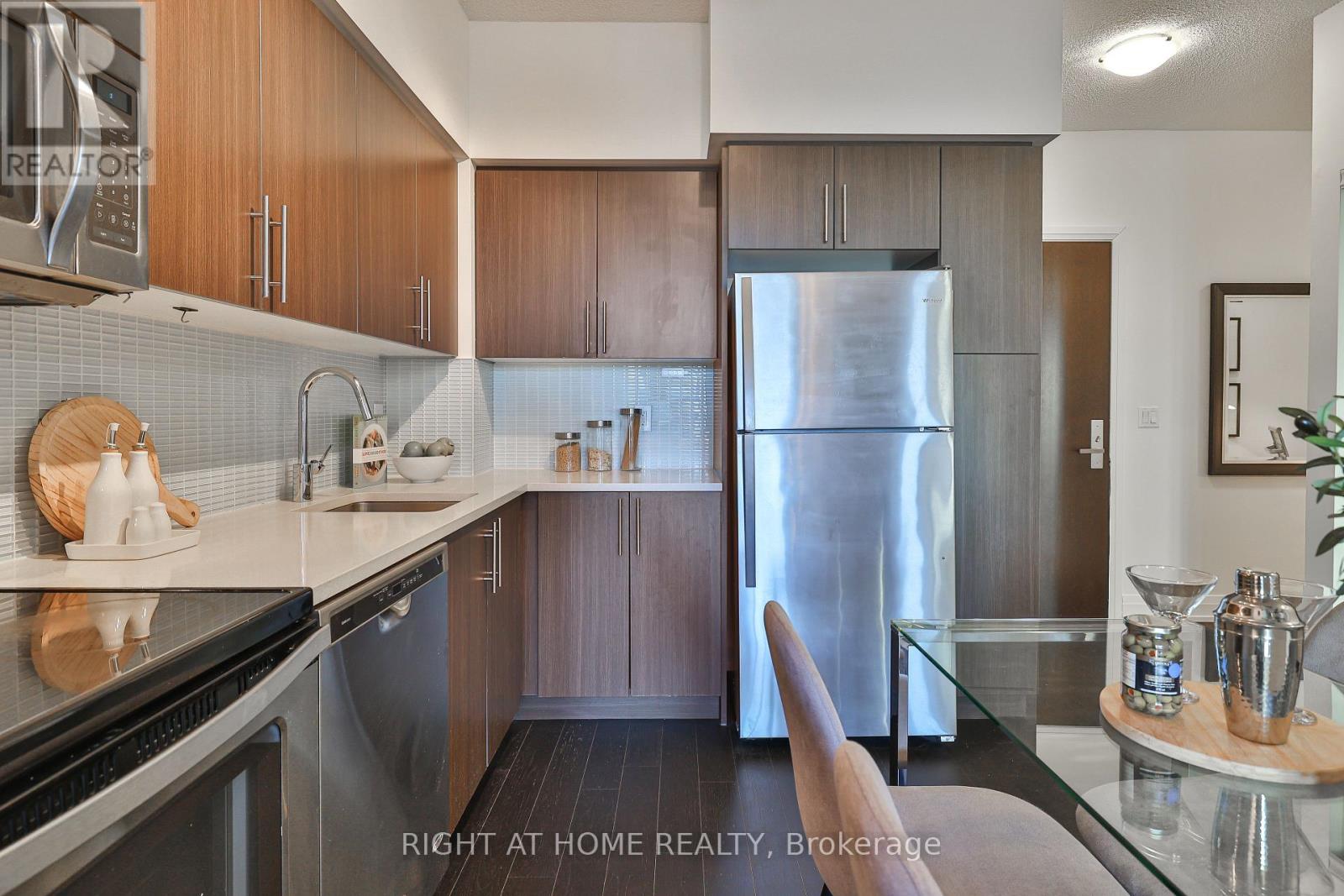 209 - 65 Speers Road, Oakville, Ontario  L6K 0J1 - Photo 8 - W12129129