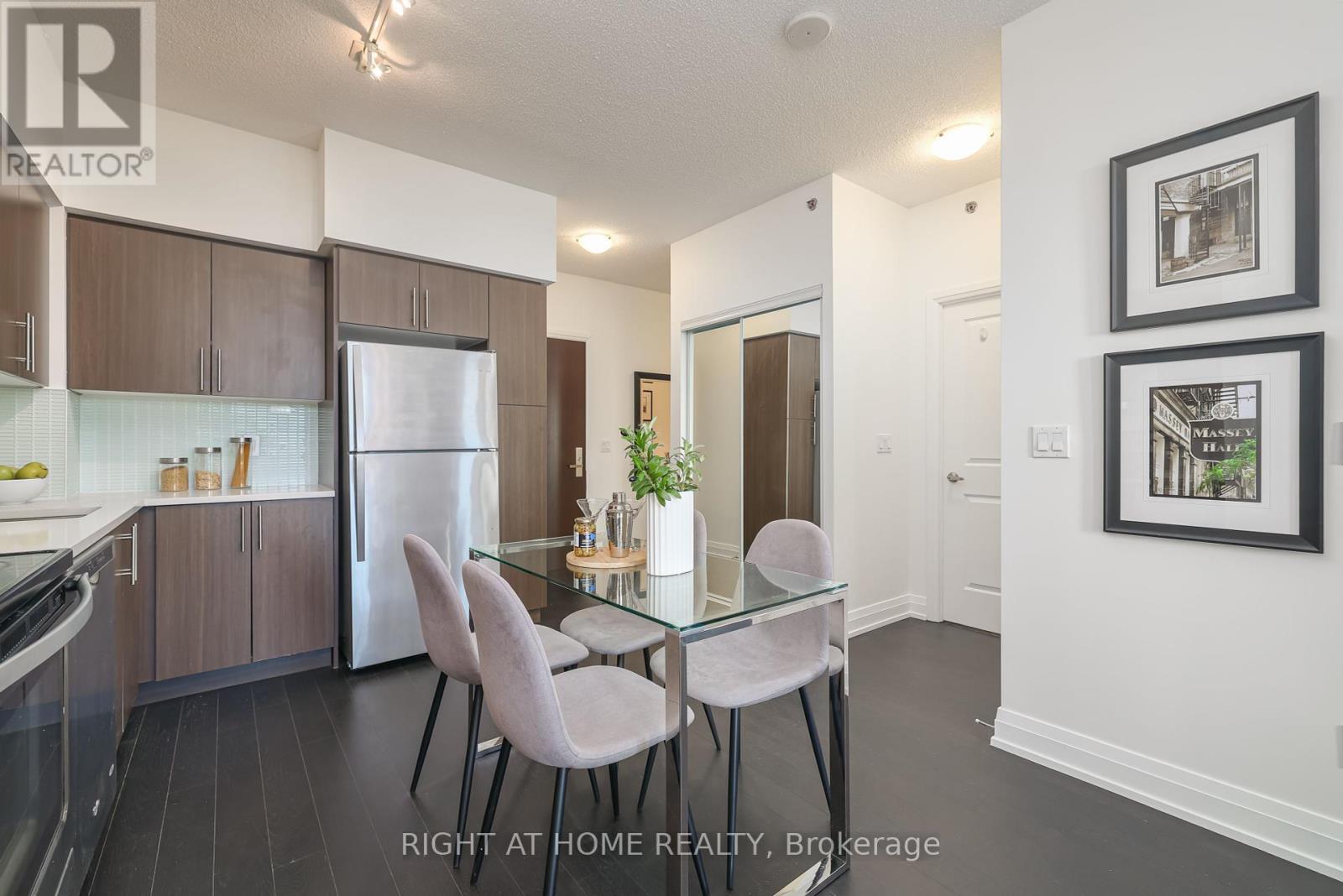209 - 65 Speers Road, Oakville, Ontario  L6K 0J1 - Photo 9 - W12129129