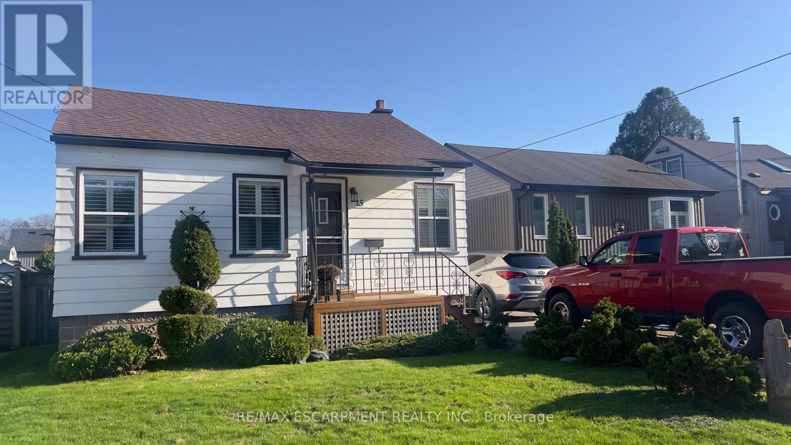 15 Donald Avenue, Hamilton, Ontario  L9H 1E9 - Photo 2 - X12126261