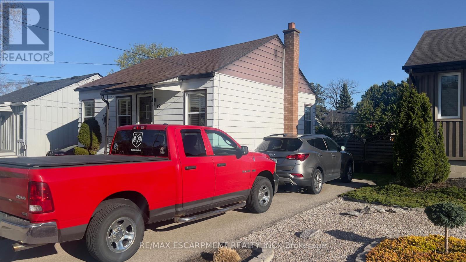 15 Donald Avenue, Hamilton, Ontario  L9H 1E9 - Photo 3 - X12126261