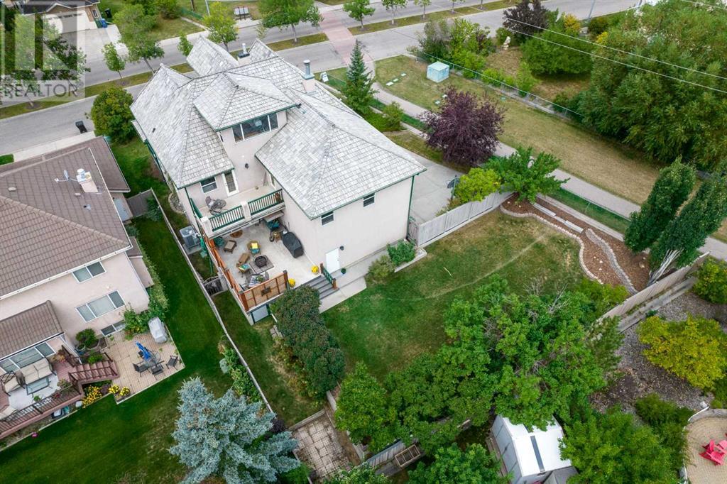 Property at 84 Hawkside Road NW image 3