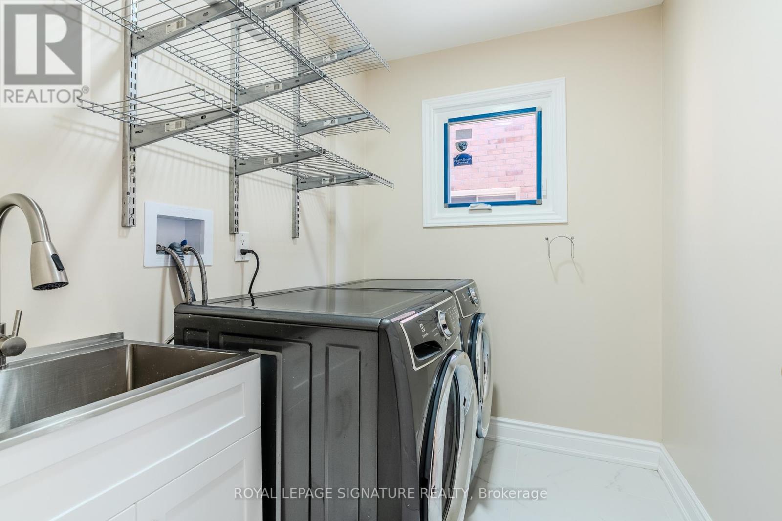 3263 Pebblewood Road, Mississauga (Meadowvale), Ontario  L5N 6P4 - Photo 10 - W12091403
