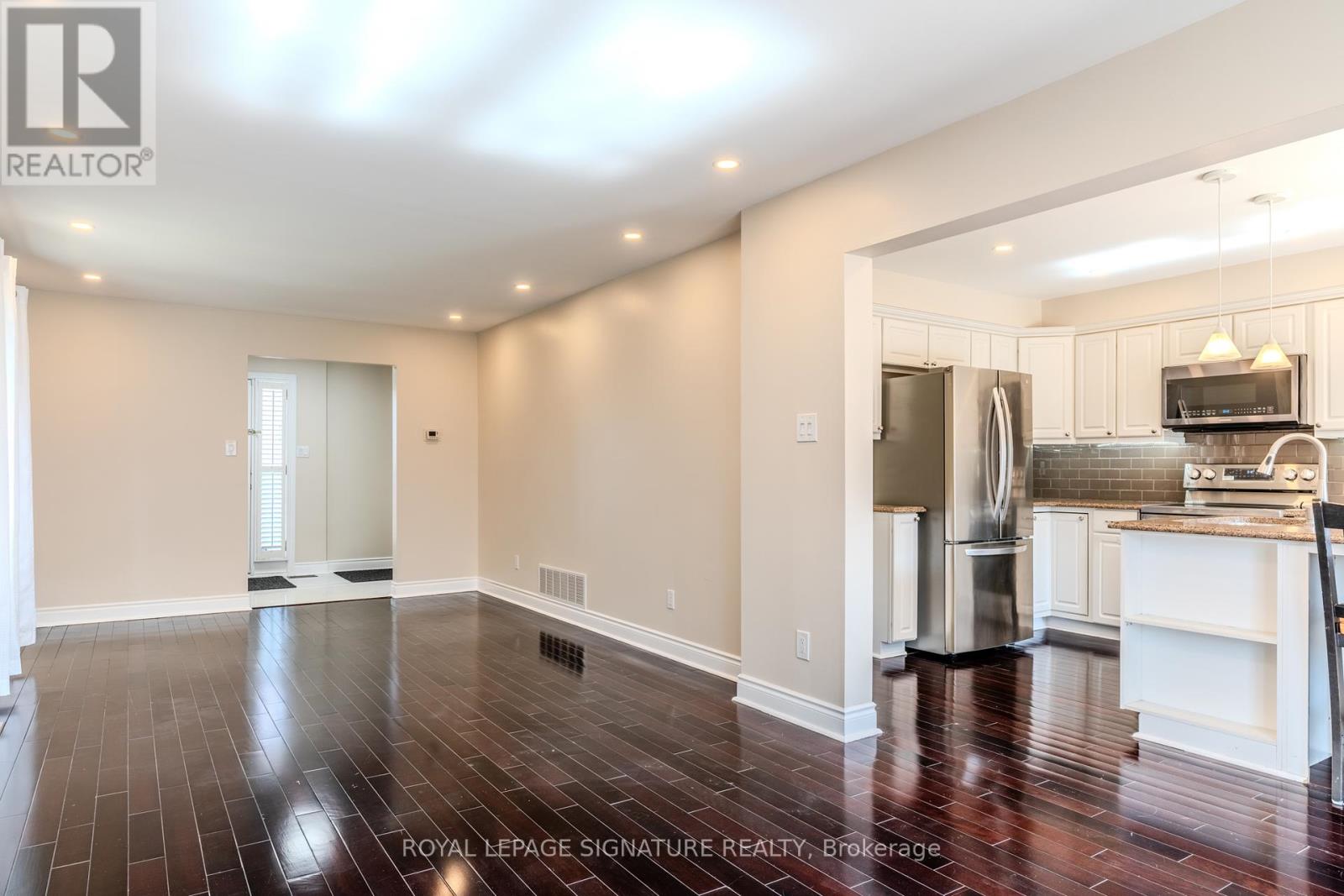 3263 Pebblewood Road, Mississauga (Meadowvale), Ontario  L5N 6P4 - Photo 6 - W12091403