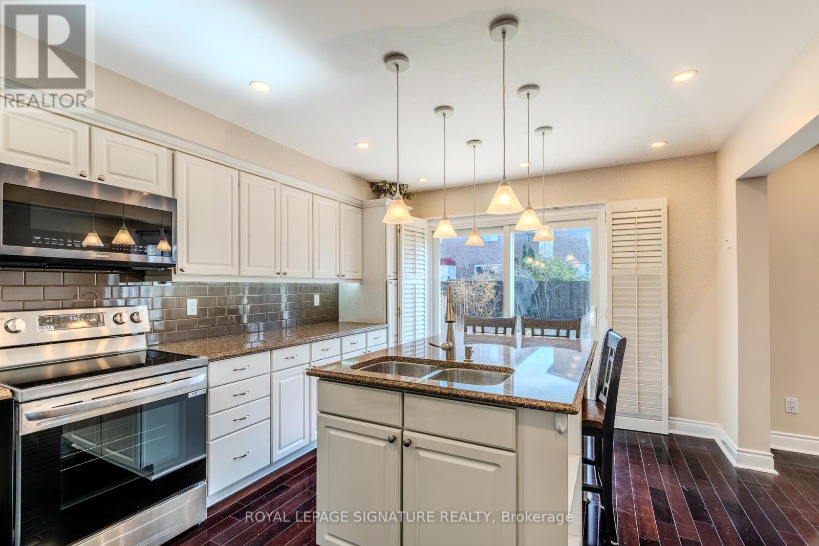 3263 Pebblewood Road, Mississauga (Meadowvale), Ontario  L5N 6P4 - Photo 8 - W12091403