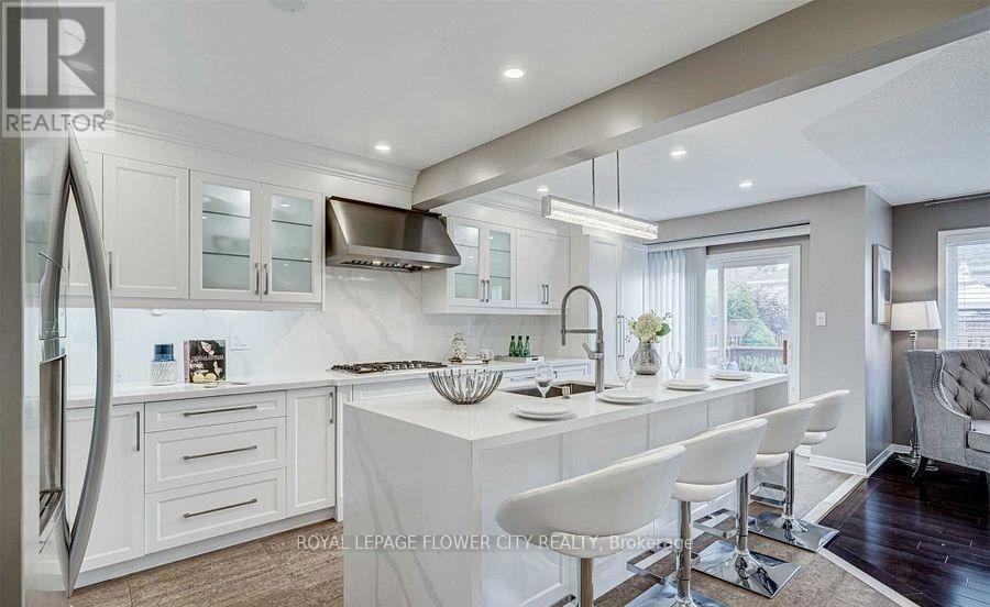 Property at 35 LEGEND LANE image 3