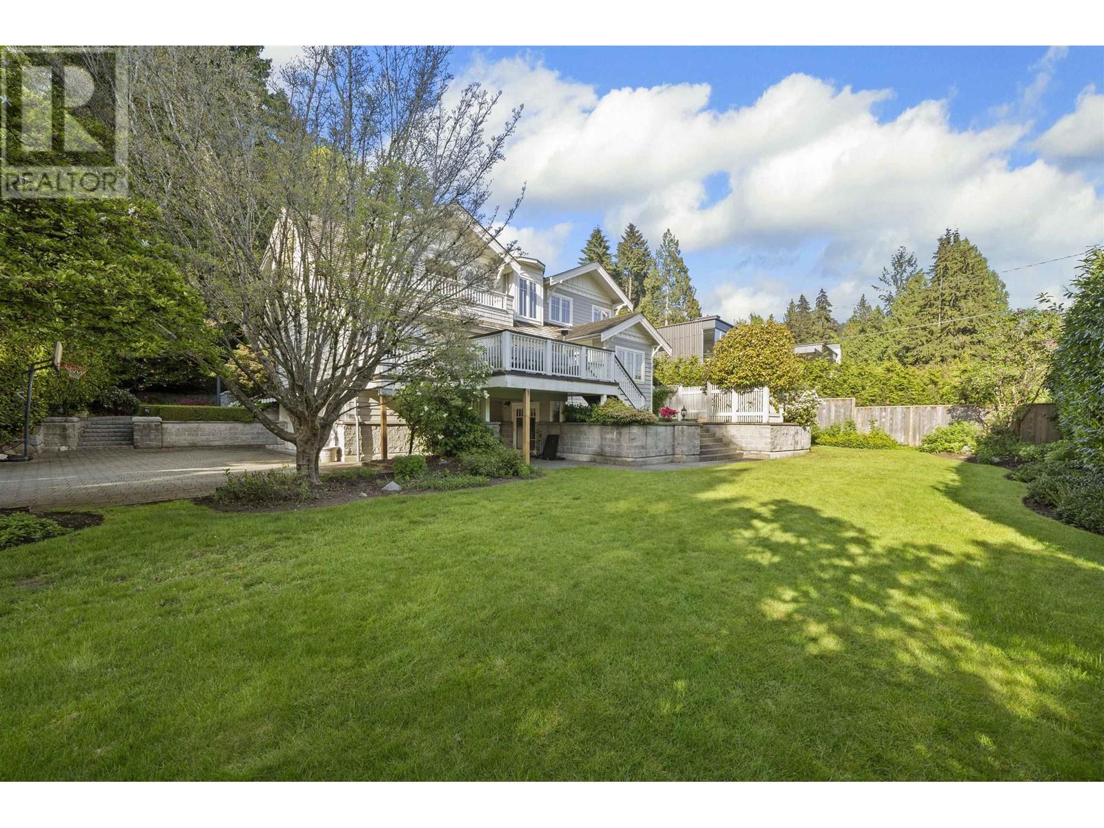 Property at 4075 ROSE CRESCENT image 4