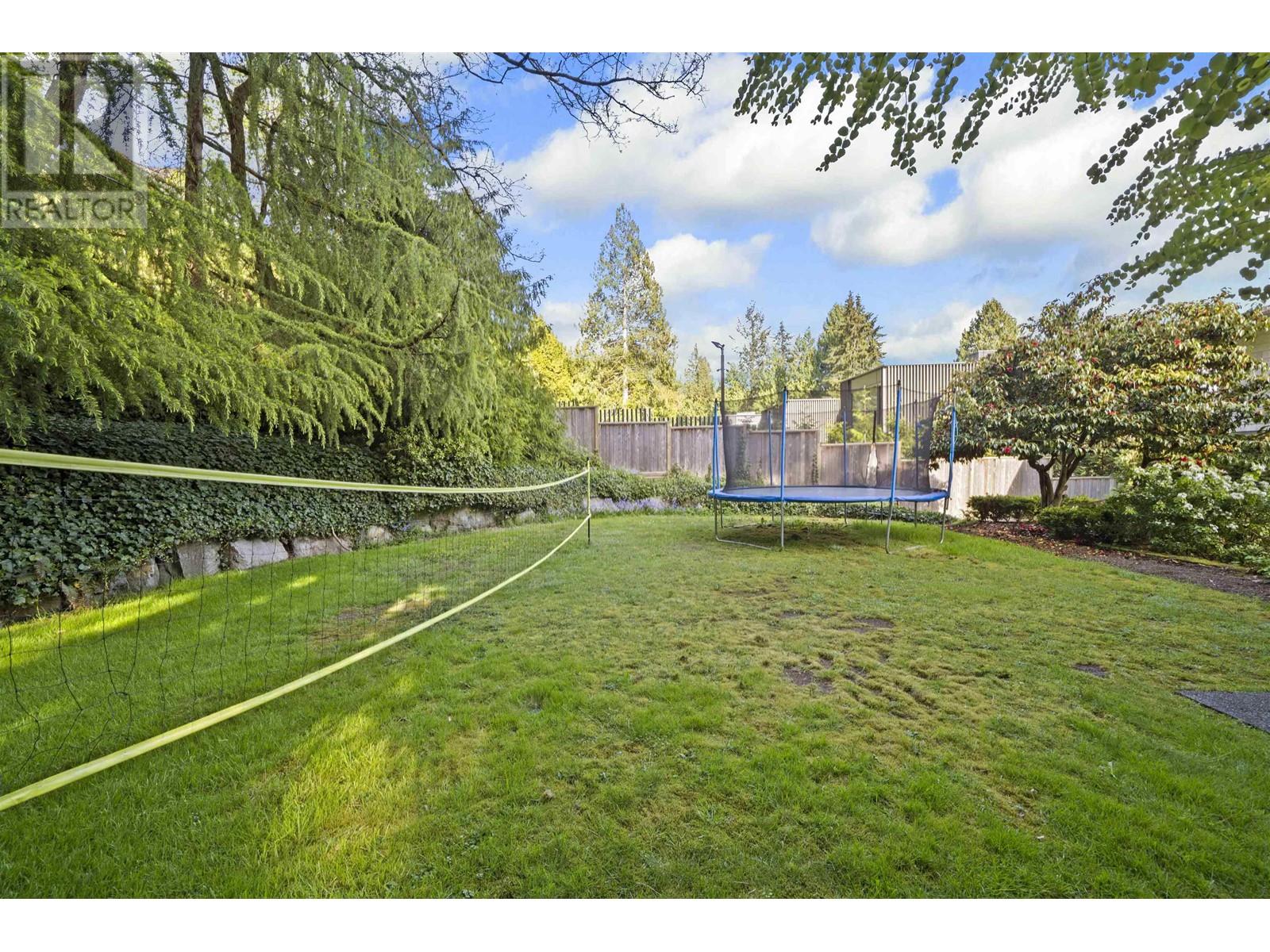 Property at 4075 ROSE CRESCENT image 3