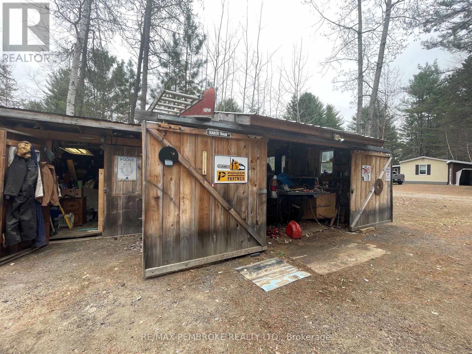 30 Hunters Run Lane, Laurentian Hills, Ontario  K0J 1J0 - Photo 12 - X12129178