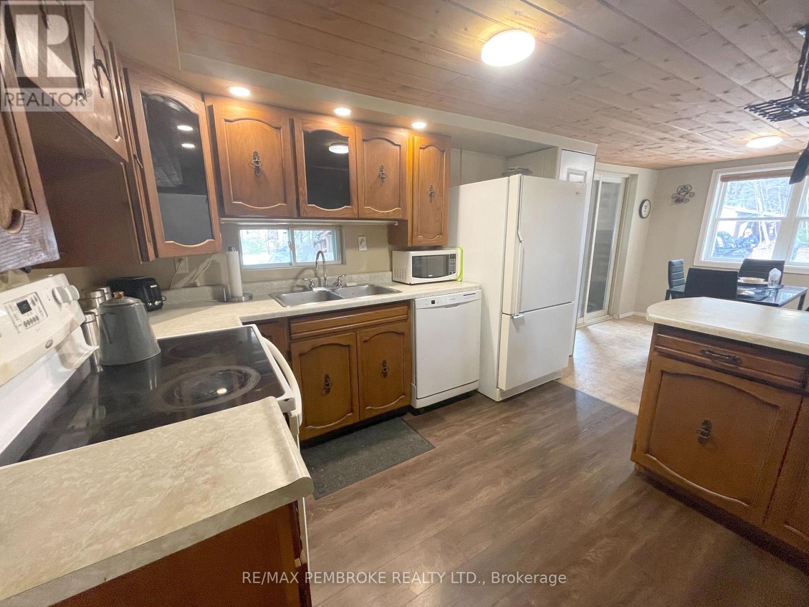 30 Hunters Run Lane, Laurentian Hills, Ontario  K0J 1J0 - Photo 28 - X12129178