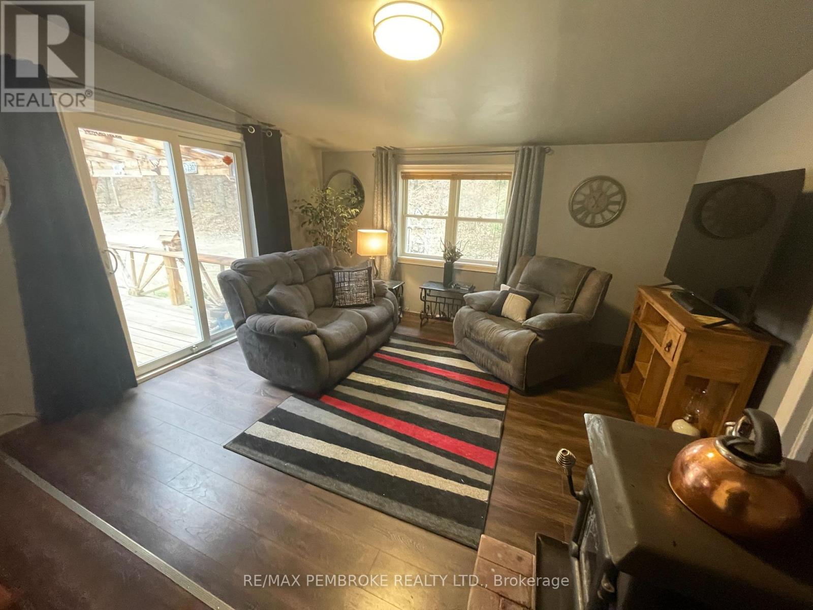 30 Hunters Run Lane, Laurentian Hills, Ontario  K0J 1J0 - Photo 40 - X12129178