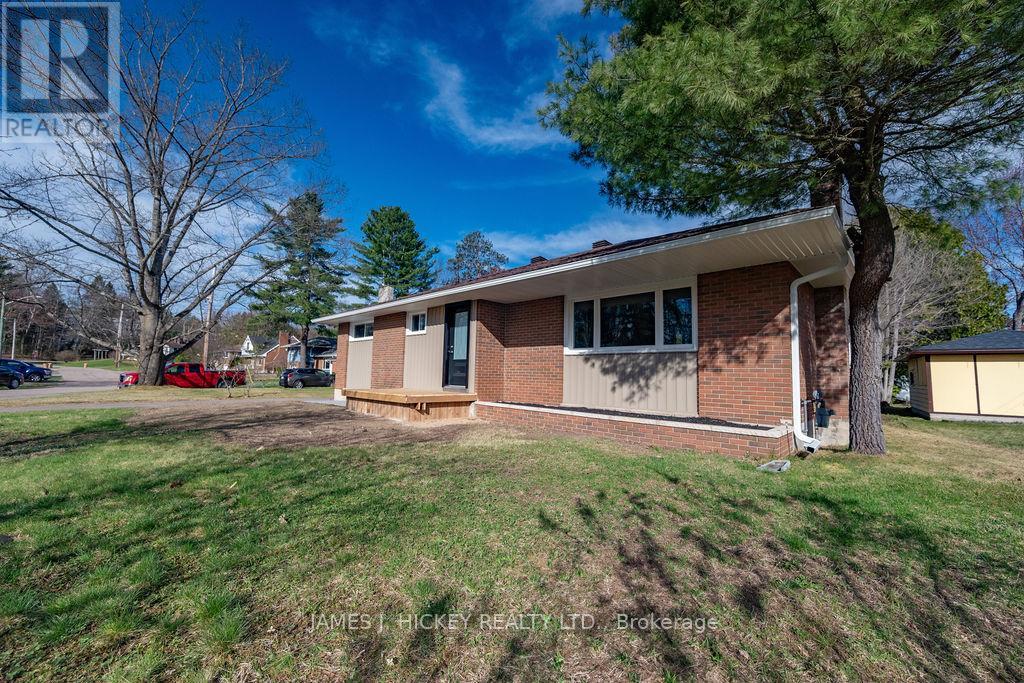 101 Birch Street, Deep River, Ontario  K0J 1P0 - Photo 26 - X12129197