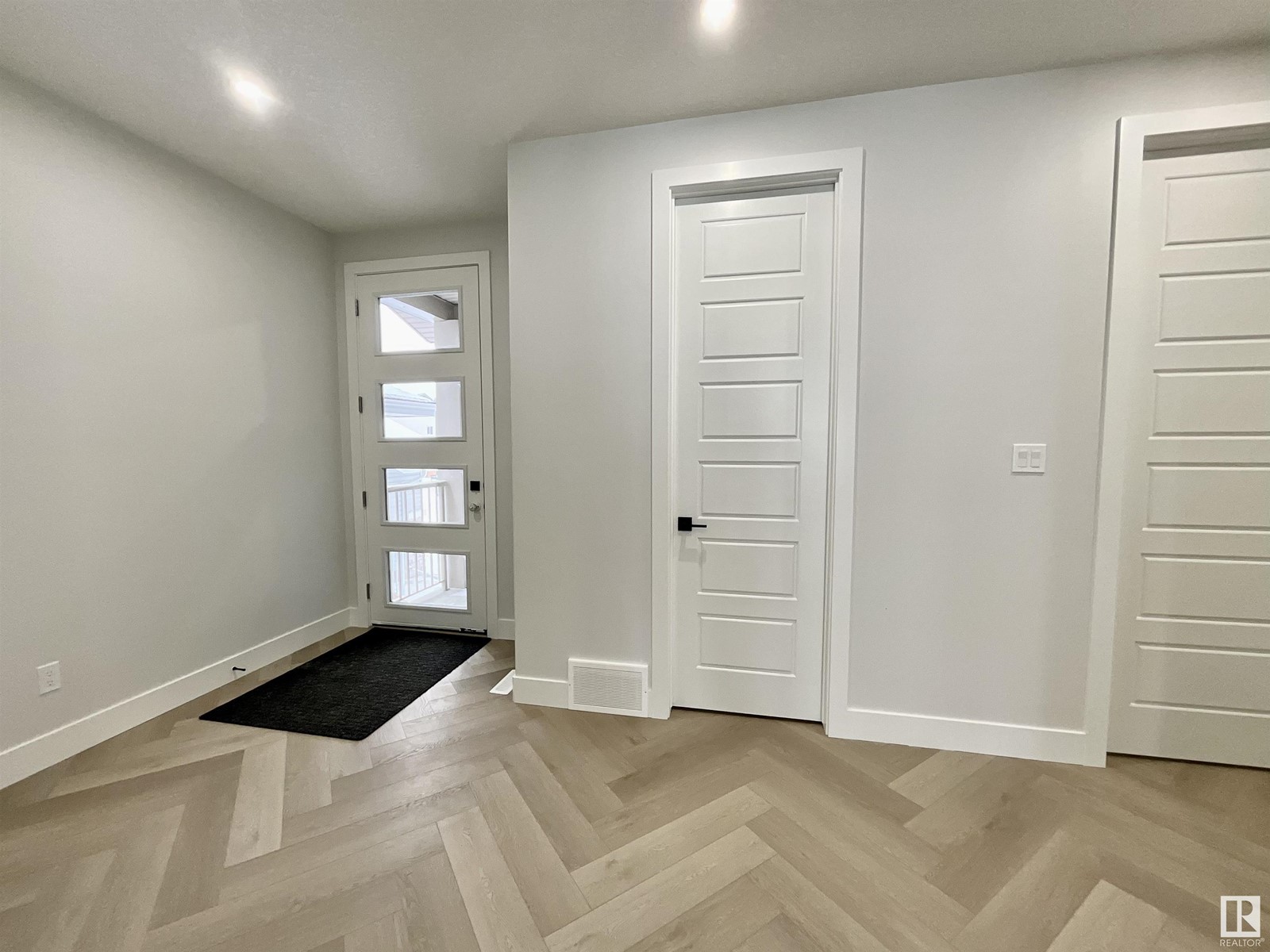 Property at 25 BAKER ST image 3