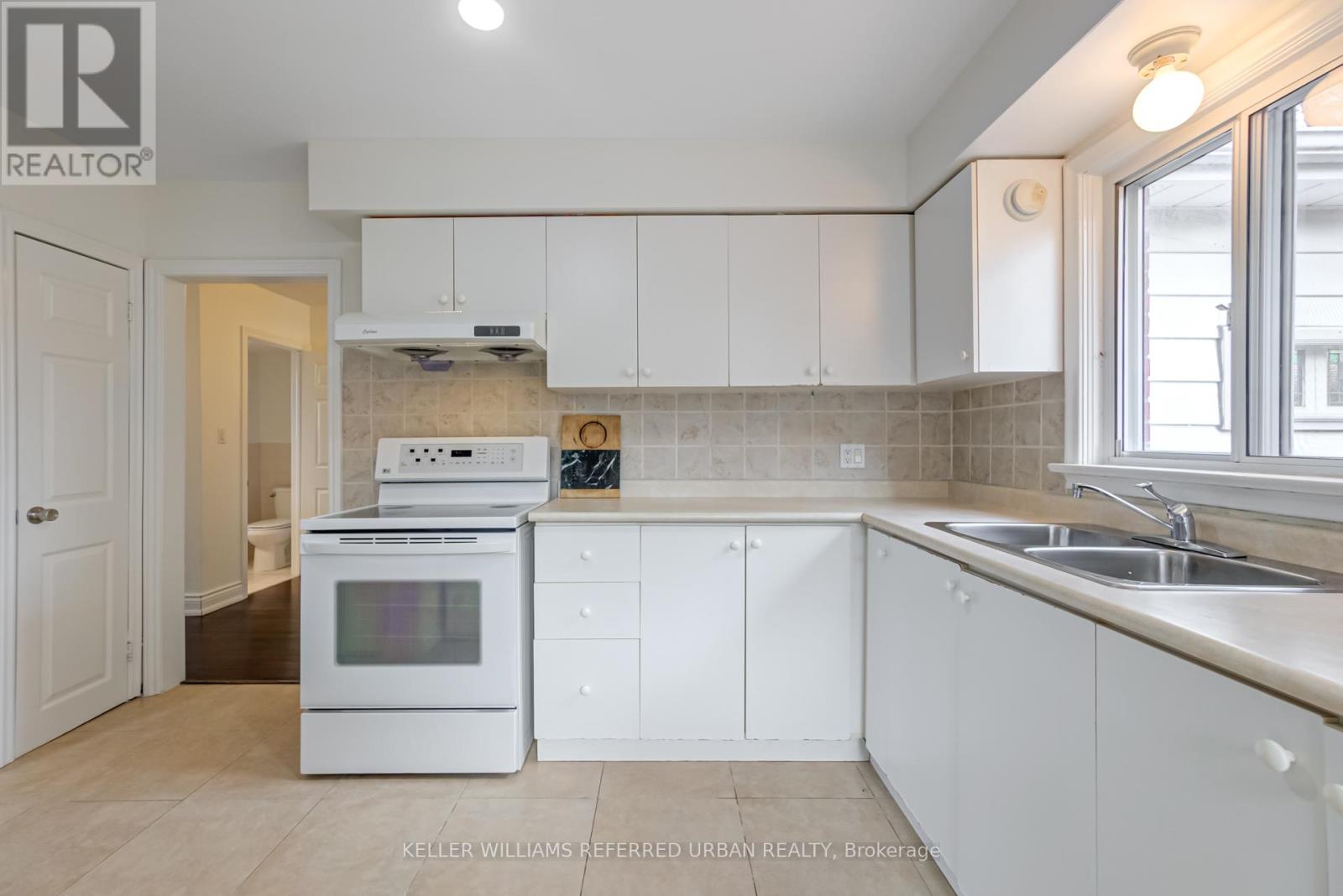 91 Bishop Avenue, Toronto, Ontario  M2M 1Z5 - Photo 10 - C12129169