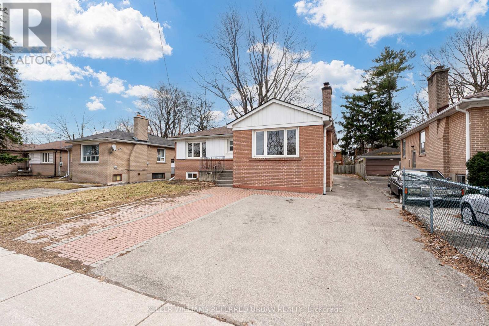 91 Bishop Avenue, Toronto, Ontario  M2M 1Z5 - Photo 2 - C12129169