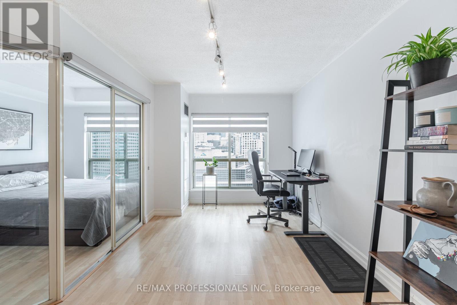 2211 - 25 The Esplanade, Toronto, Ontario  M5E 1W5 - Photo 13 - C12129189