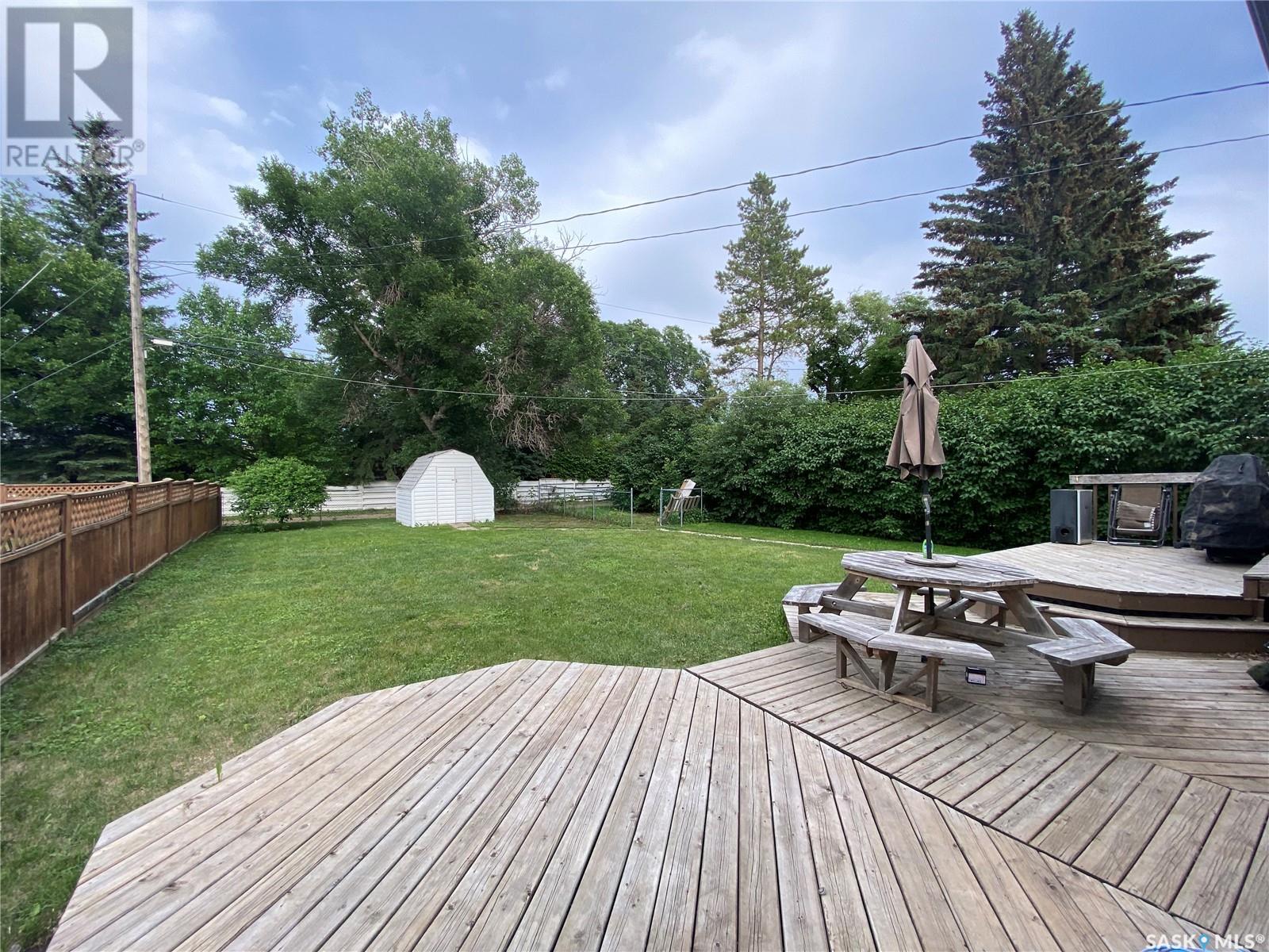 236 10th Street Ne, Weyburn, Saskatchewan  S4H 1H3 - Photo 18 - SK004815